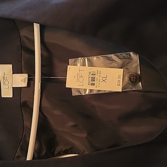 LOFT Women's Black Sleeveless Vest - Picture 2 of 3